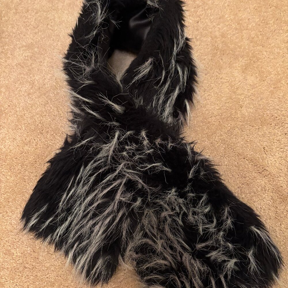 FUN FURRY & FESTIVE! - FAUX FUR Scarf in Black/White